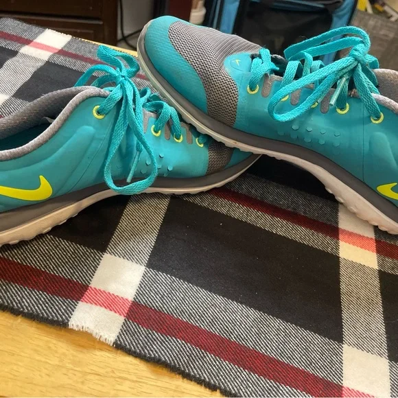 Nike Vibrant Yellow, Pink & Blue Low-Top Sneakers Nike Women main image 4